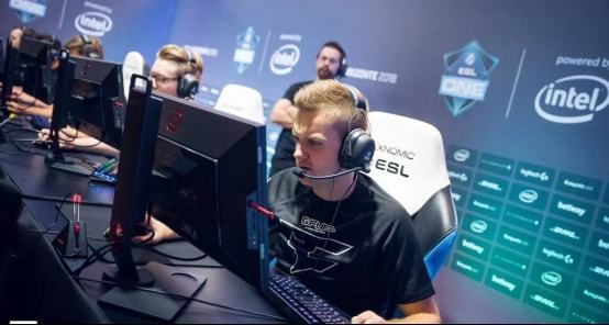 足坛前列 足坛前列